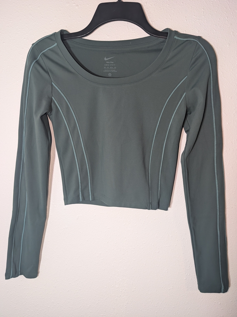 Nike Women’s Long Sleeve Crop Top in Sage Green